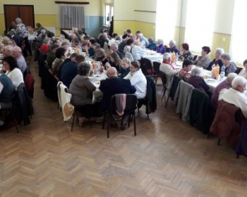 Ebéddel várják az időseket